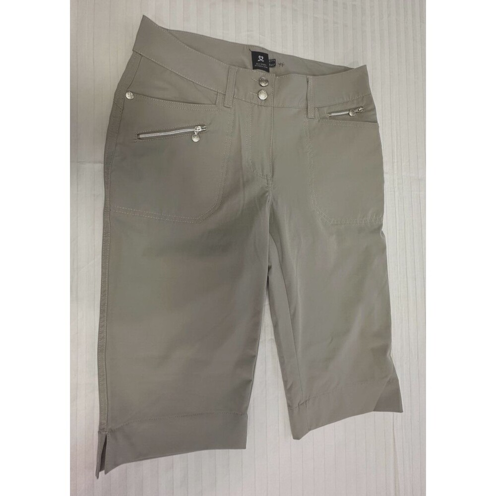 DAILY SPORTS A SWEDISH STORY WOMENS SHORTS SIZE 4
